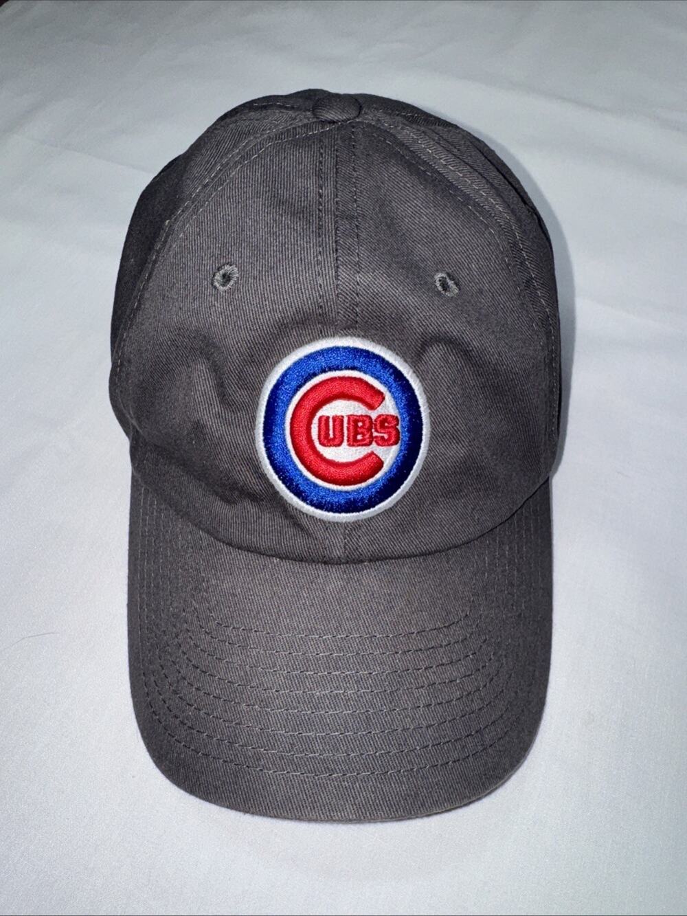 MLB Baseball Official Chicago Cubs Fan Favorite Gray Adjustable Strapback Hat - Picture 1 of 8
